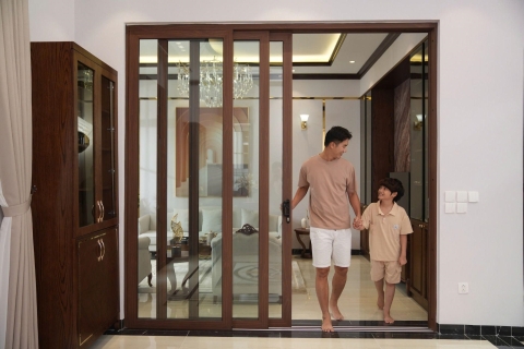 Mẫu cửa nhôm kính đẹp: Cách chọn cửa phù hợp từng loại nhà